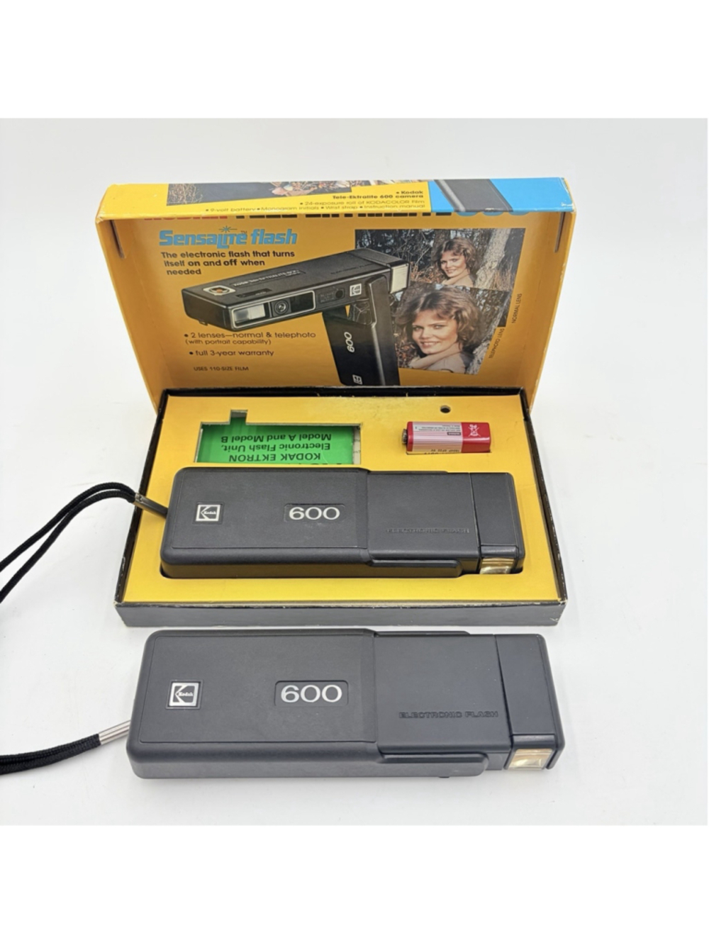 2 Kodak Tele-Ektralite 600 110 Film Cameras Sensalite Flash Box Untested